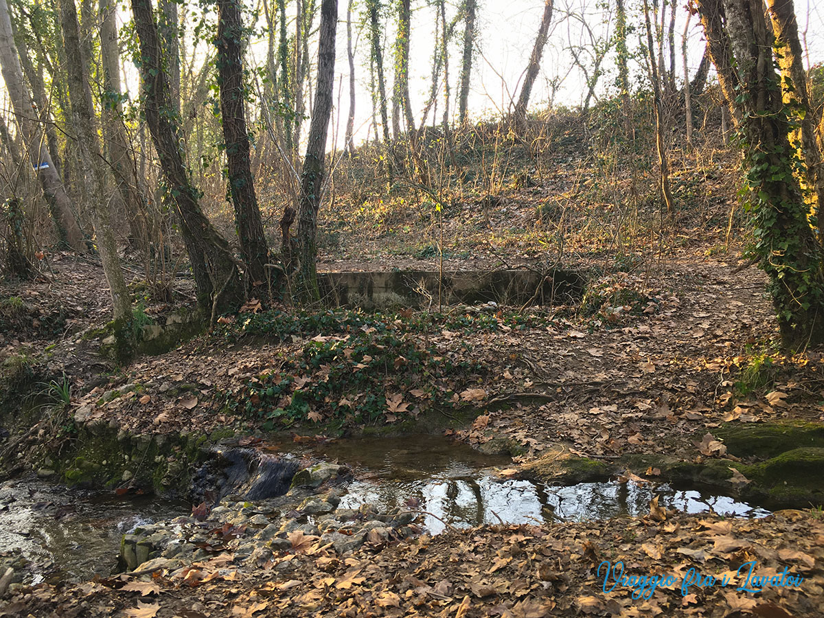 Lavatoio a Moruzzo sul Rio Coranzano